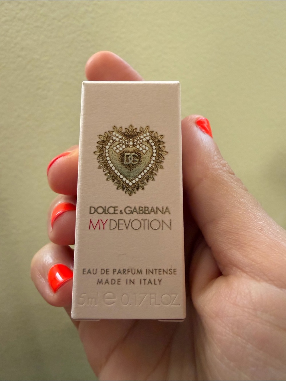 New 4 piece Versace, Dolce & Gabbana, and Prada Beauty Set - Picture 3 of 11